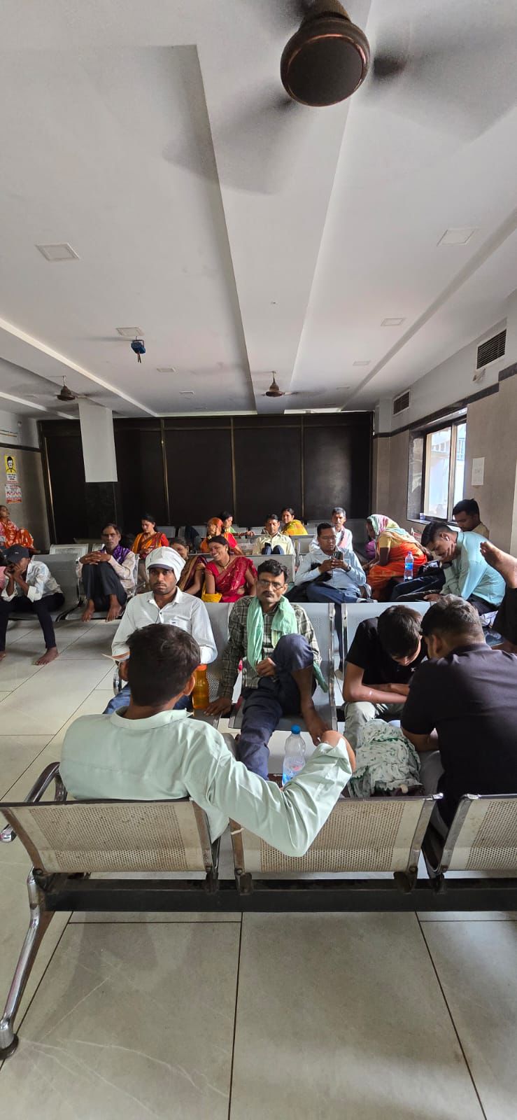 तिल्दा-नेवरा में नि:शुल्क स्वास्थ्य शिविर सफल: 100 से अधिक मरीजों ने लिया लाभ